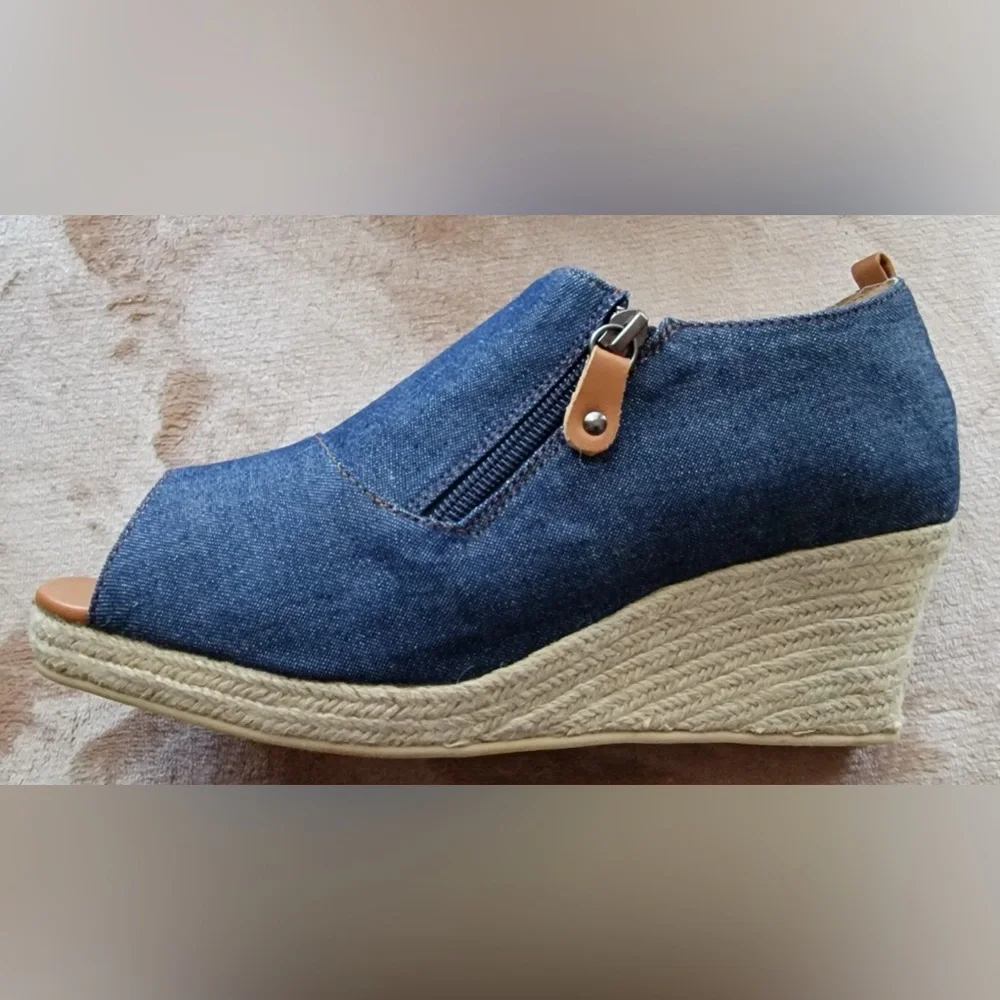 #158 Comfort view- Denim pep toe, side zip wedges, sz. 9.5 WW